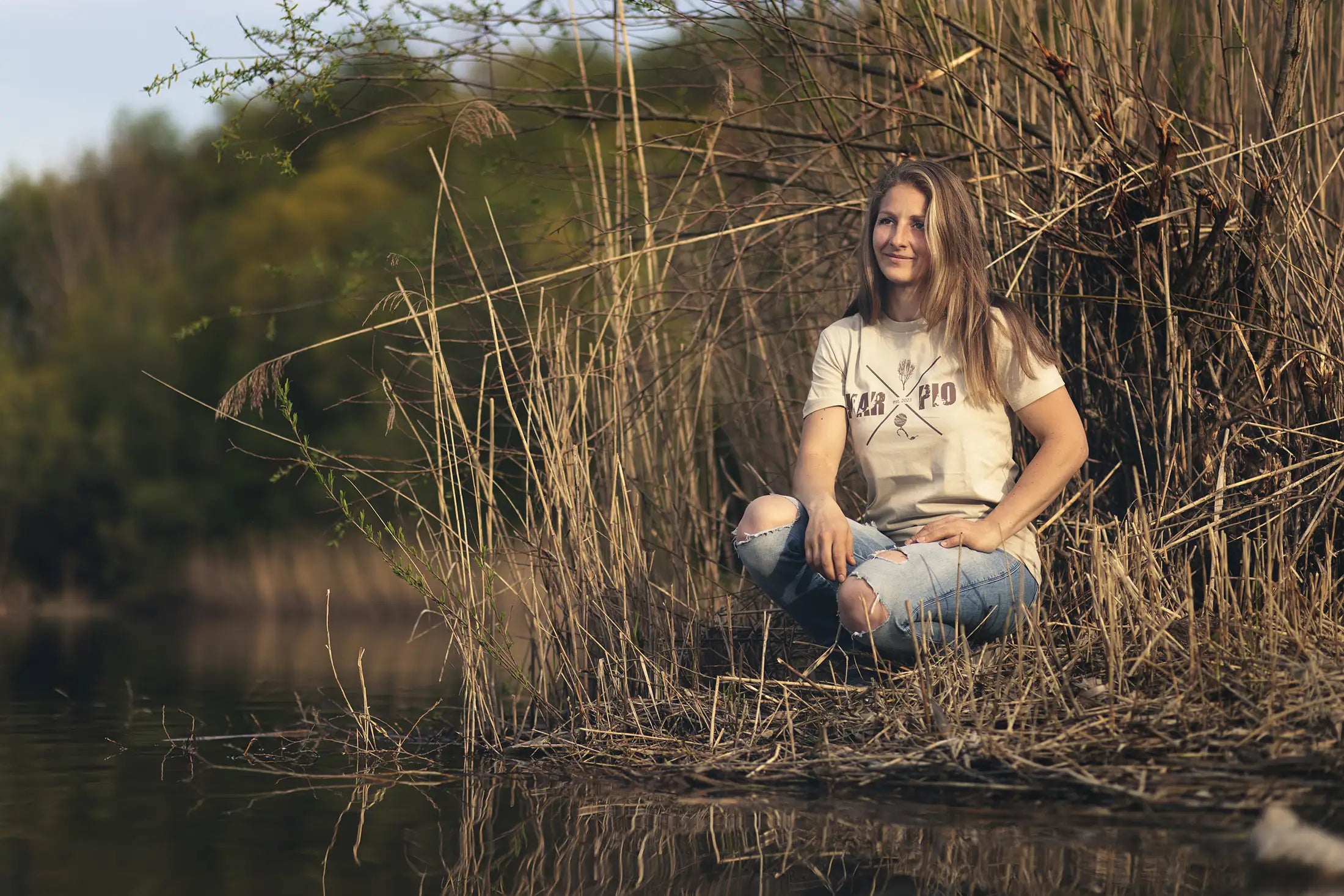 shirt-angler-mann-frau-schilf